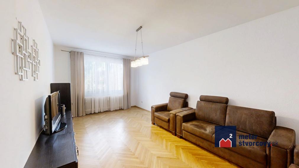 Priestranný 3-izbový byt s balkónom a lodžiou na Predmestskej ulici v Žiline