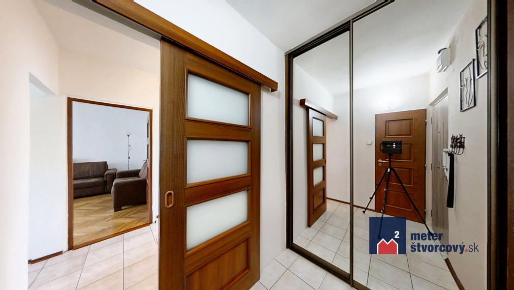 Priestranný 3-izbový byt s balkónom a lodžiou na Predmestskej ulici v Žiline