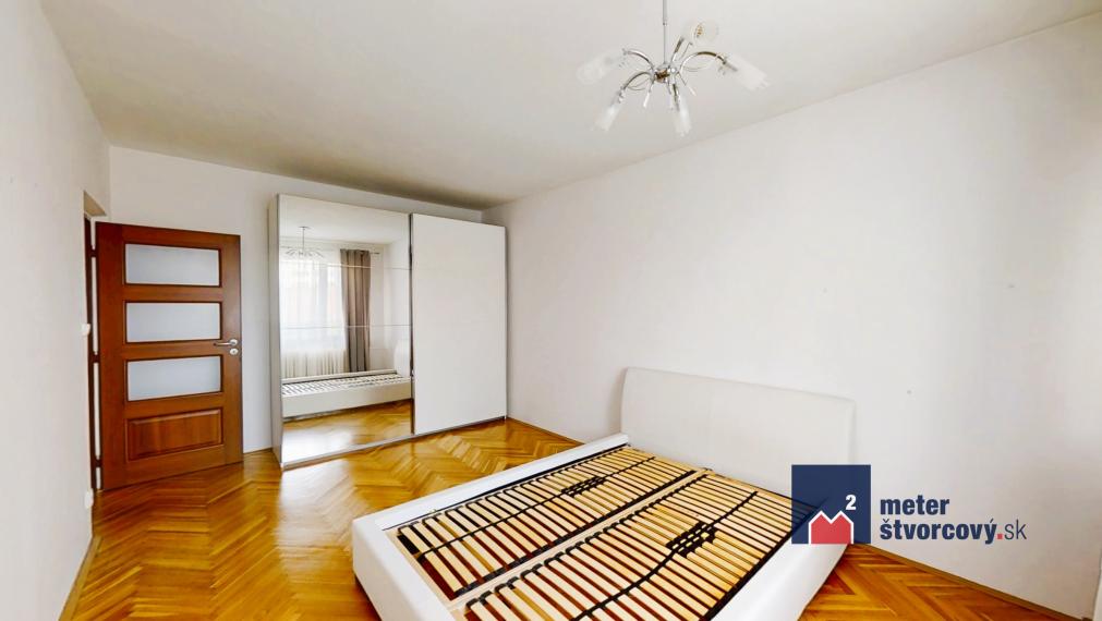 Priestranný 3-izbový byt s balkónom a lodžiou na Predmestskej ulici v Žiline