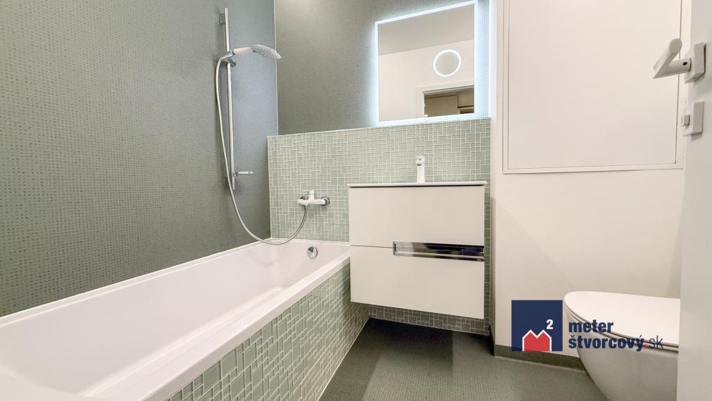 REZERVOVANÉ: Vkusne zrekonštruovaný 3+kk | 68 m2 | 2x šatník | loggia