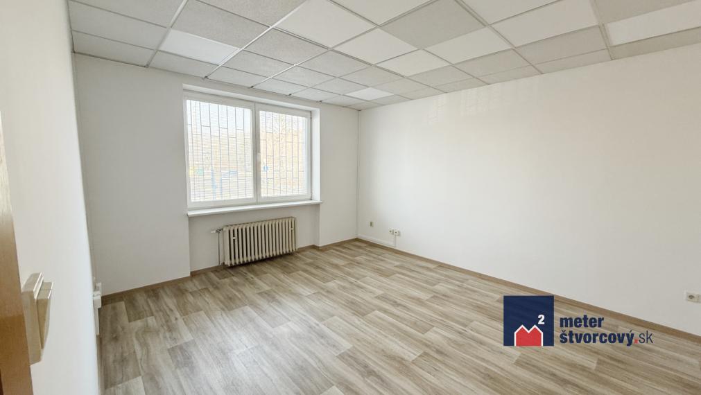 Obchodné priestory v blízkosti frekventovanej cesty | 128 m