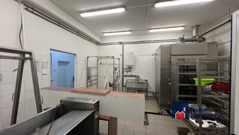 Polyfunkčná budova | 1100 m2 plus pozemok | Ružomberok