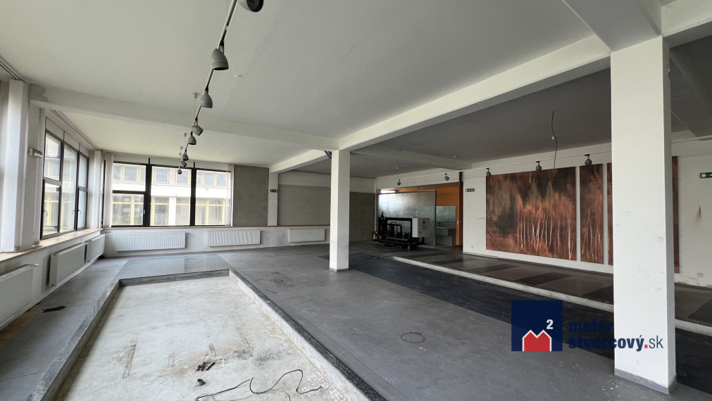 Polyfunkčná budova | 1100 m2 plus pozemok | Ružomberok