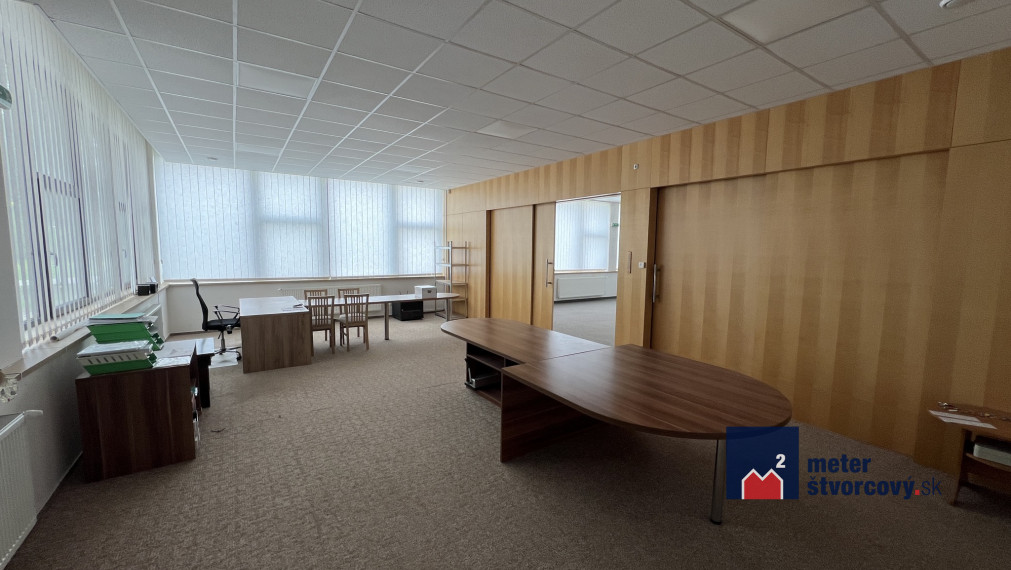 Polyfunkčná budova | 1100 m2 plus pozemok | Ružomberok