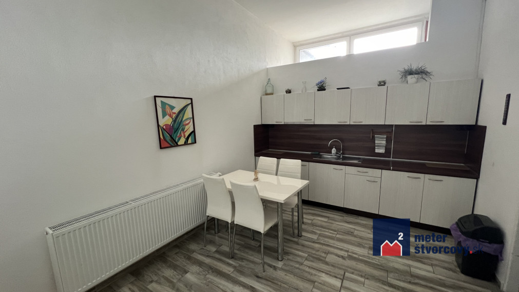 Polyfunkčná budova | 1100 m2 plus pozemok | Ružomberok