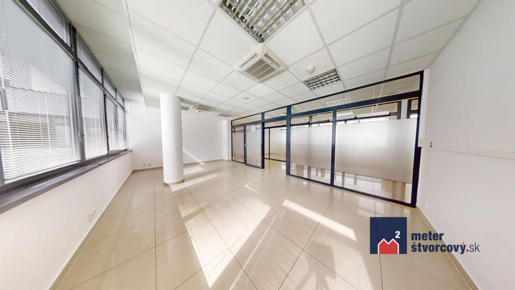 Moderná kancelária v Europalace Žilina | 30 m2 | plus zázemie od 450 EUR/mesiac