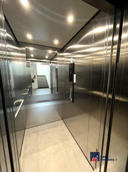 Predaj: NOVOSTAVBA 3 izbový byt s balkónom a 2 parkovacími miestami - Maršová-Rašov