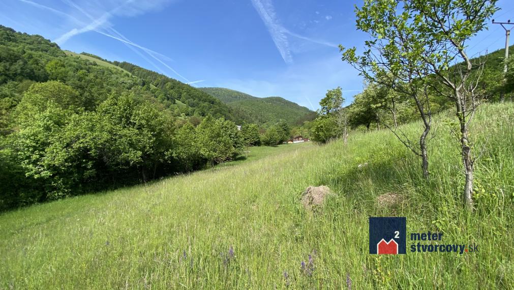 Slnečný pozemok s výhľadom na hrad, Lednica - Púchov, 4033 m²