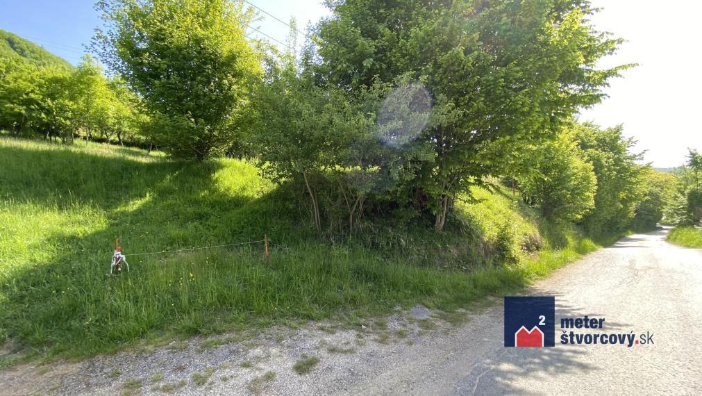 Slnečný pozemok s výhľadom na hrad, Lednica - Púchov, 4033 m²