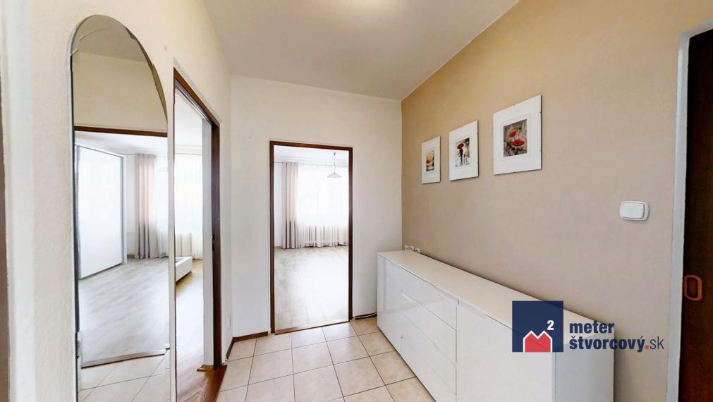 Priestranný 3-izbový byt s balkónom a lodžiou na Predmestskej ulici v Žiline