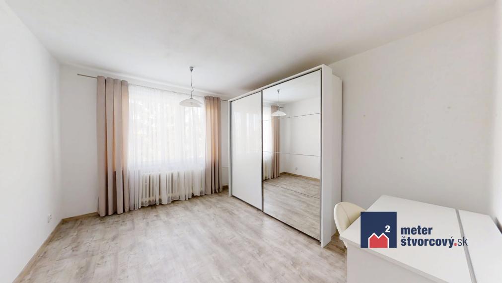 Priestranný 3-izbový byt s balkónom a lodžiou na Predmestskej ulici v Žiline