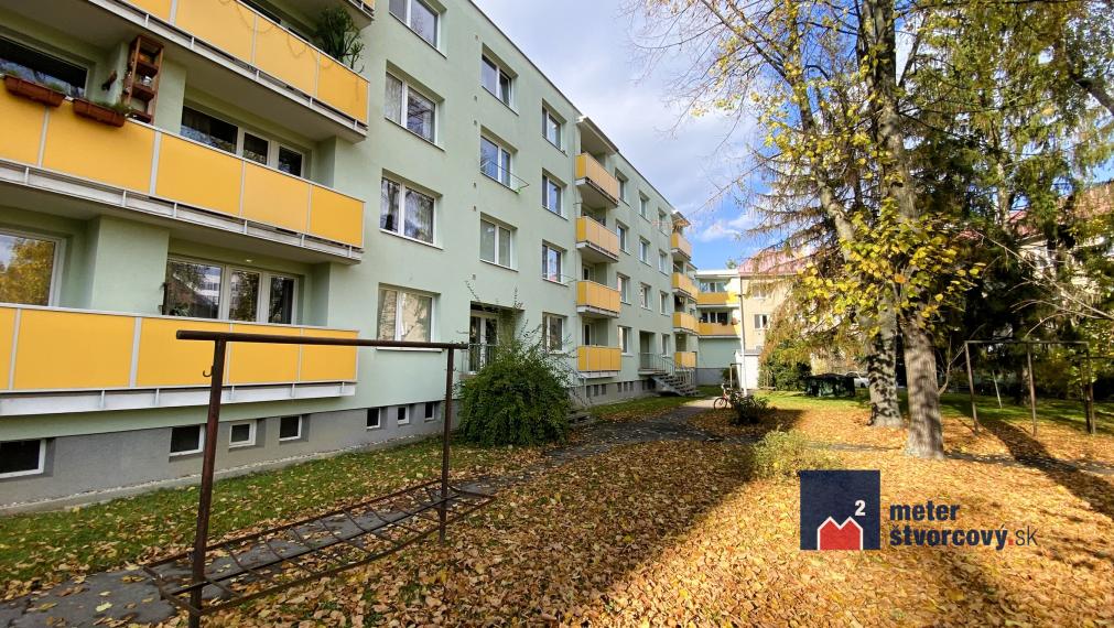 Priestranný 3-izbový byt s balkónom a lodžiou na Predmestskej ulici v Žiline