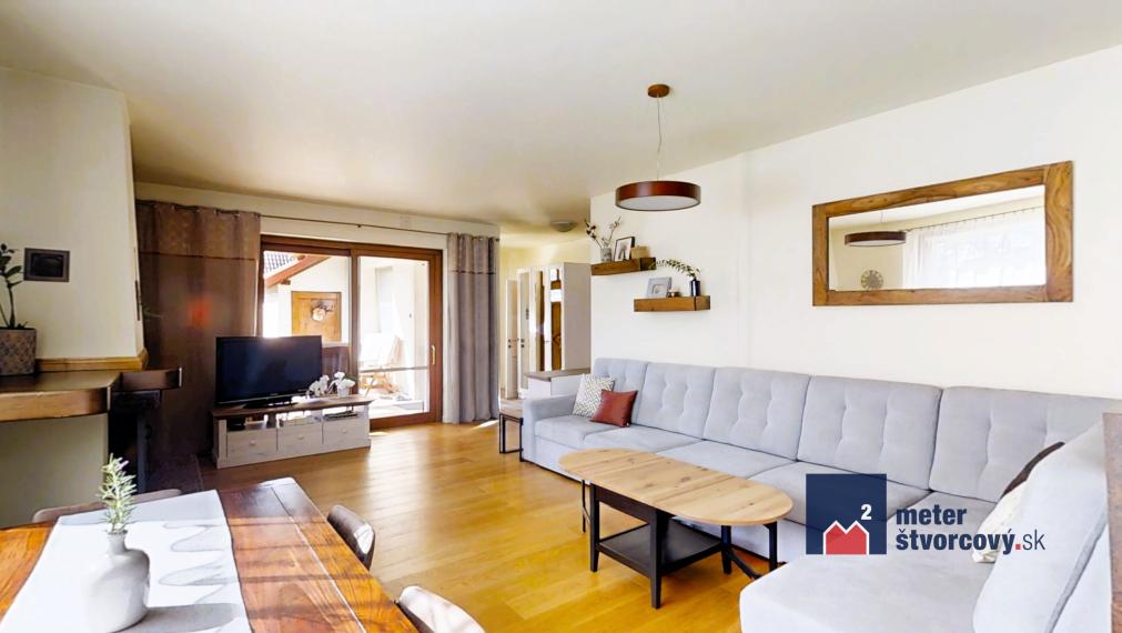 5-izb. rodinný dom s bazénom a garážou, Bytča