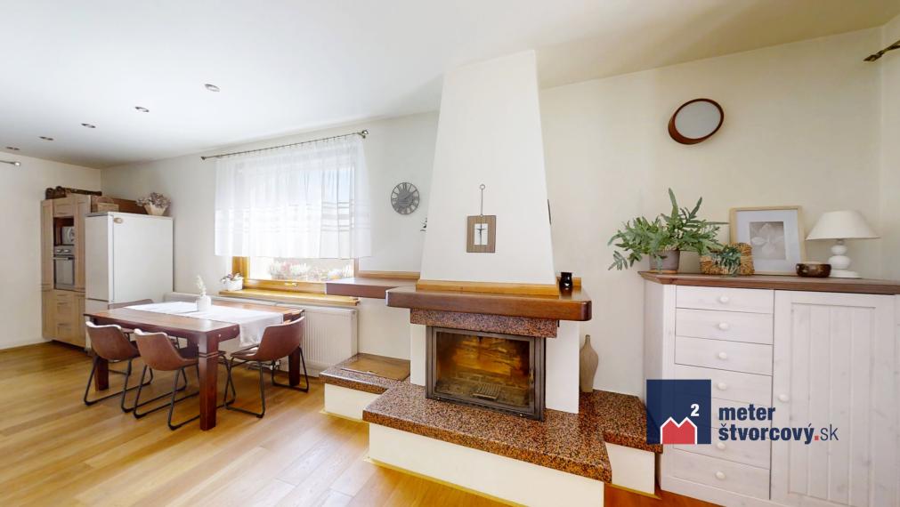 5-izb. rodinný dom s bazénom a garážou, Bytča