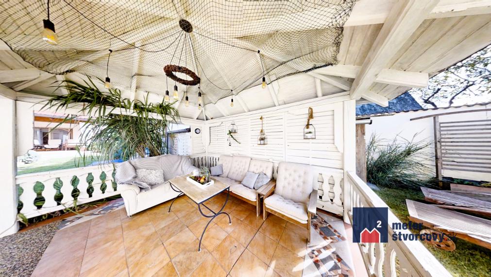 5-izb. rodinný dom s bazénom a garážou, Bytča