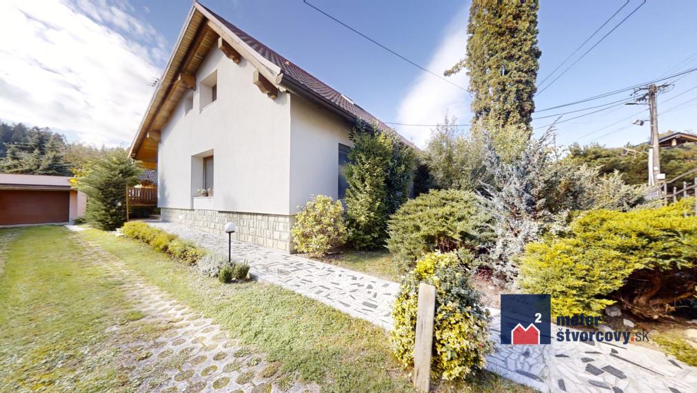 5-izb. rodinný dom s bazénom a garážou, Bytča