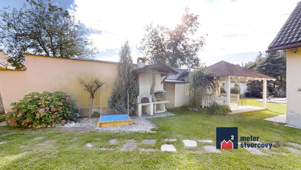 5-izb. rodinný dom s bazénom a garážou, Bytča