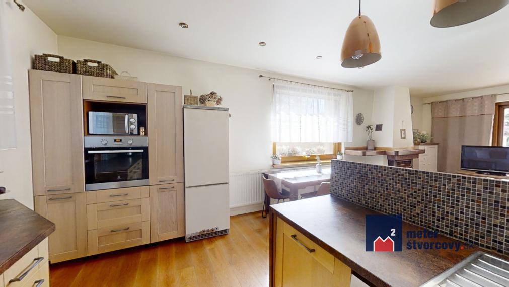 5-izb. rodinný dom s bazénom a garážou, Bytča