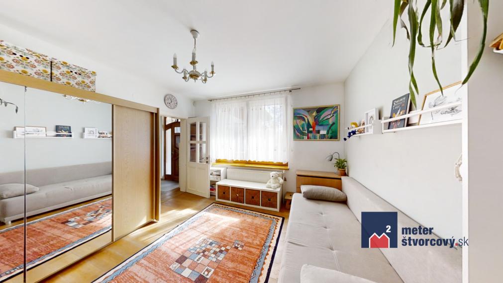 5-izb. rodinný dom s bazénom a garážou, Bytča