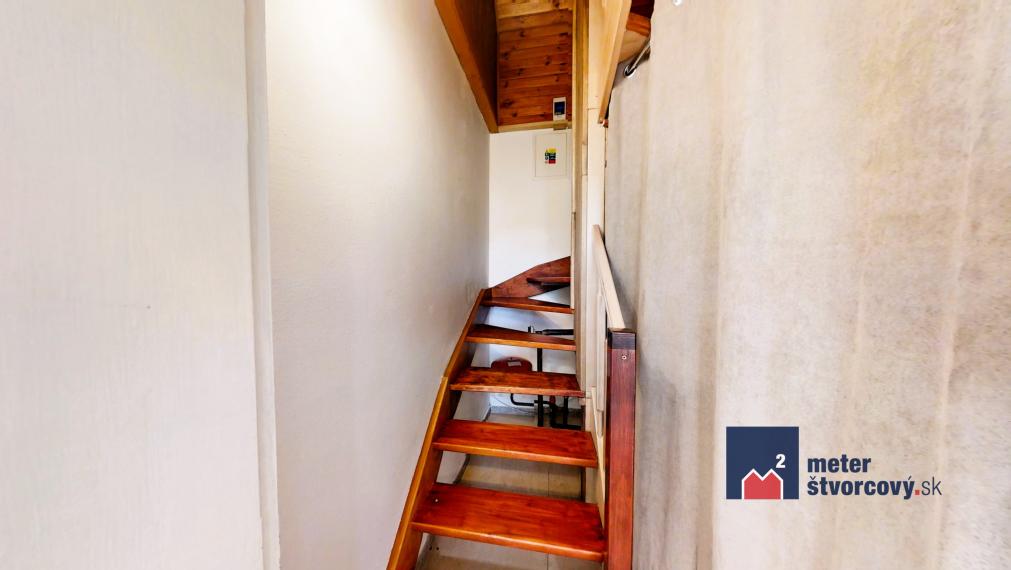 5-izb. rodinný dom s bazénom a garážou, Bytča