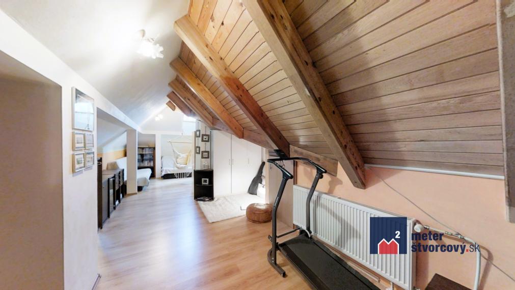 5-izb. rodinný dom s bazénom a garážou, Bytča