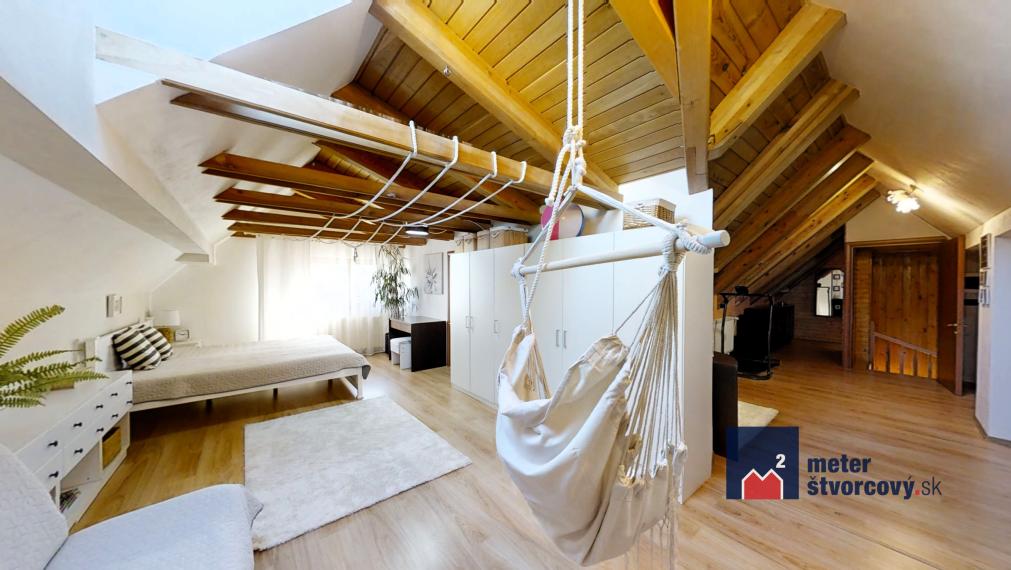 5-izb. rodinný dom s bazénom a garážou, Bytča