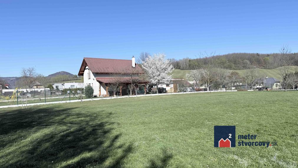 Stavebný pozemok so starším RD Trnové