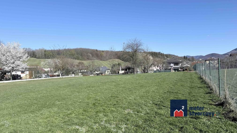Stavebný pozemok so starším RD Trnové