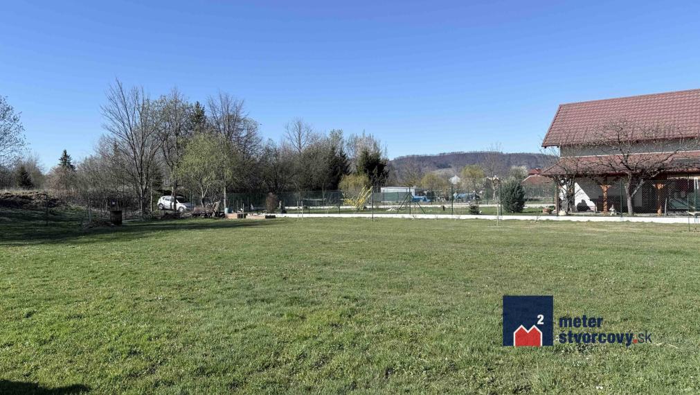 Stavebný pozemok so starším RD Trnové