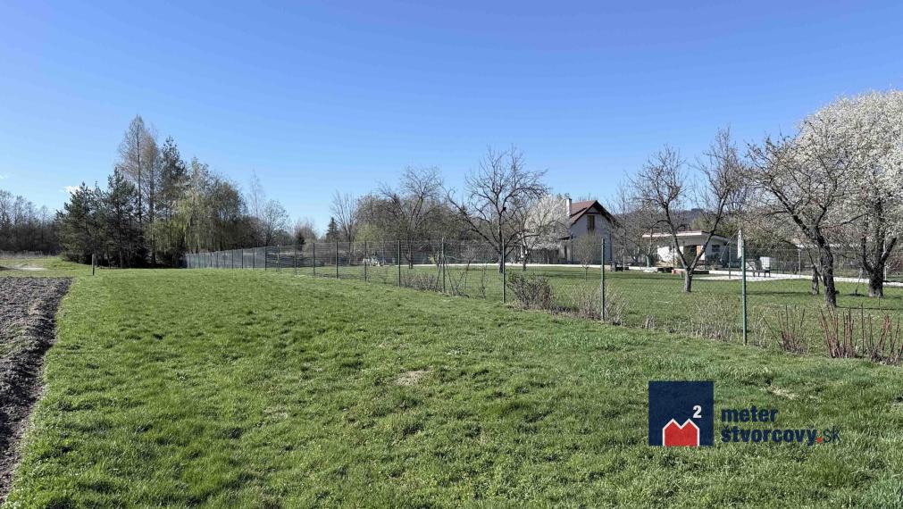 Stavebný pozemok so starším RD Trnové