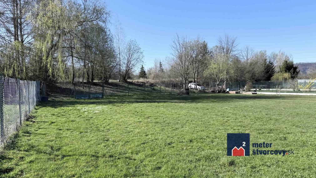 Stavebný pozemok so starším RD Trnové