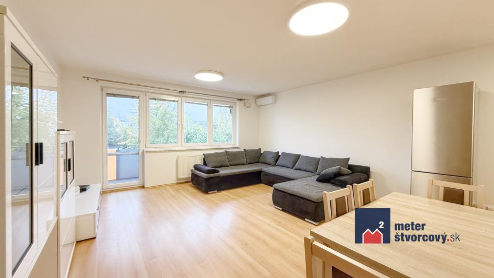 4i o výmere 92 m2 | dva balkóny | garážové stojisko | zariadený