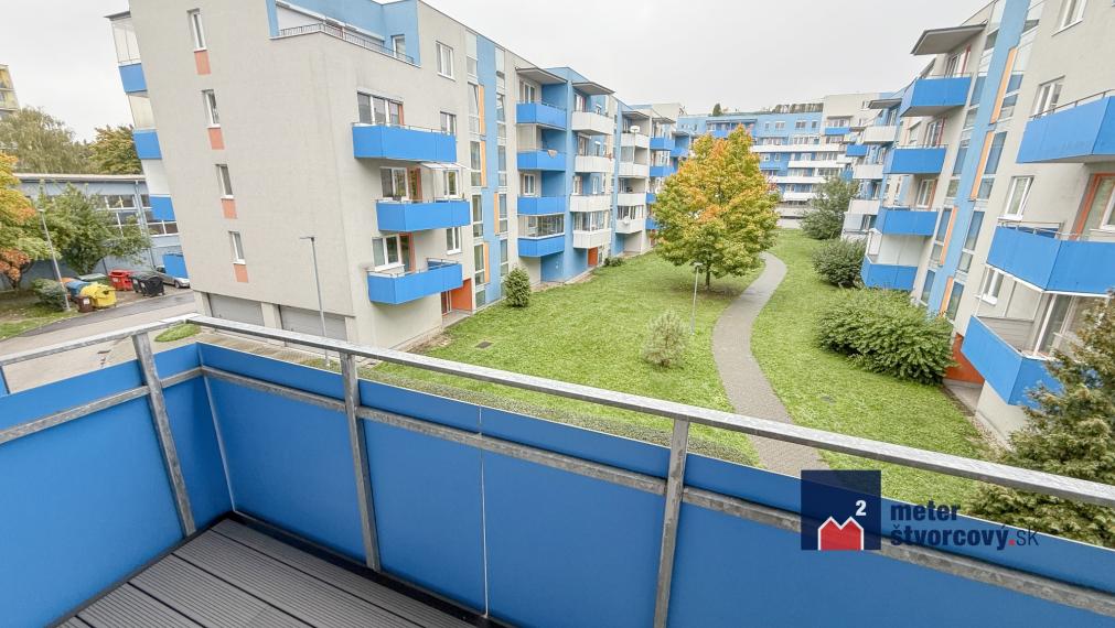 4i o výmere 92 m2 | dva balkóny | garážové stojisko | zariadený