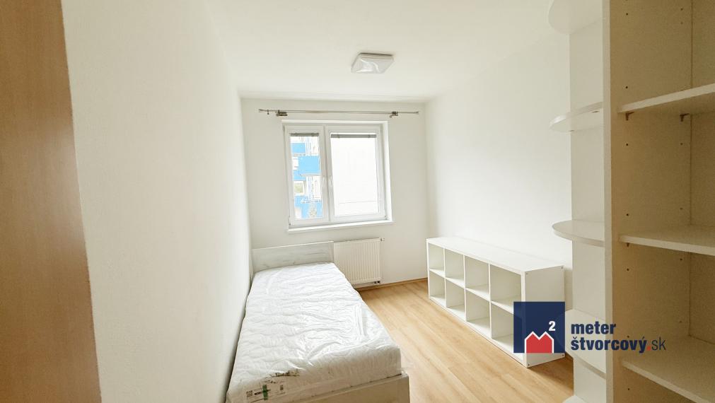 4i o výmere 92 m2 | dva balkóny | garážové stojisko | zariadený