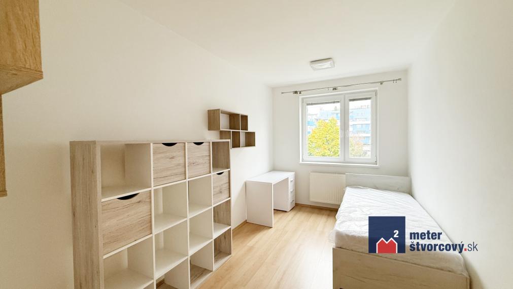 4i o výmere 92 m2 | dva balkóny | garážové stojisko | zariadený