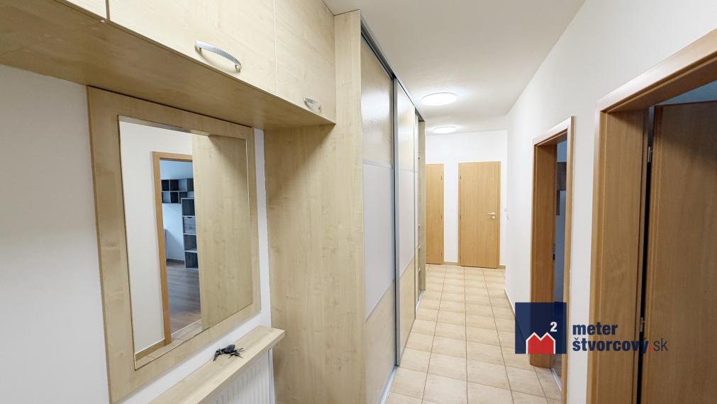 4i o výmere 92 m2 | dva balkóny | garážové stojisko | zariadený