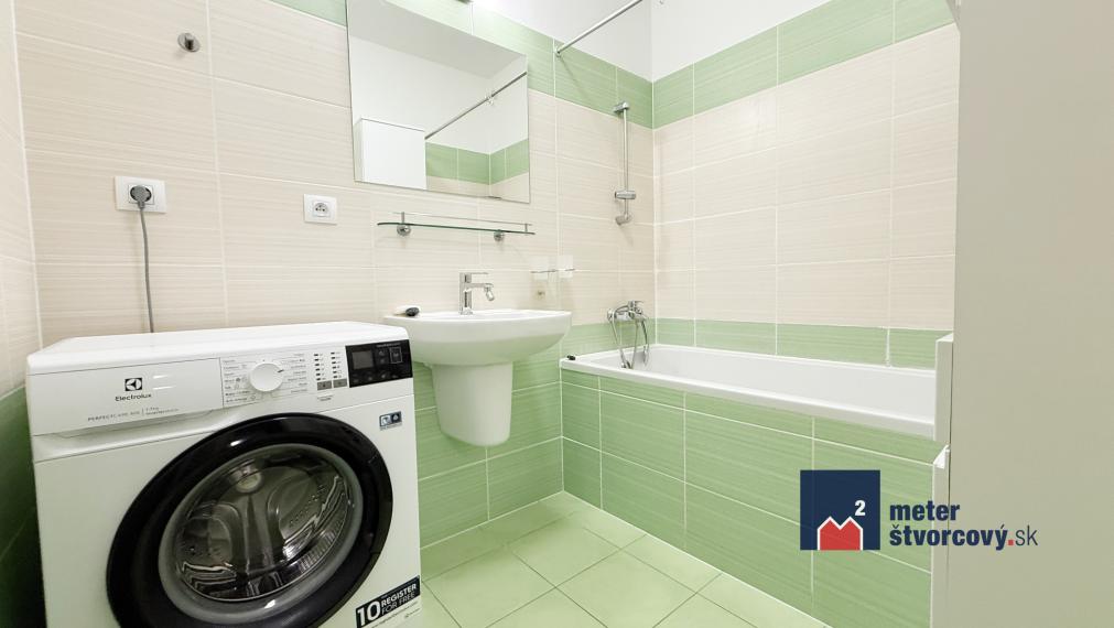 4i o výmere 92 m2 | dva balkóny | garážové stojisko | zariadený