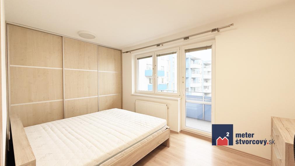 4i o výmere 92 m2 | dva balkóny | garážové stojisko | zariadený