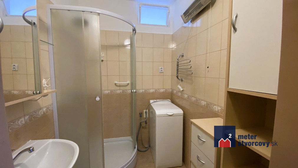 Prenájom slnečného 2-izbového bytu, 55 m², Žilina – Bajzova ulica