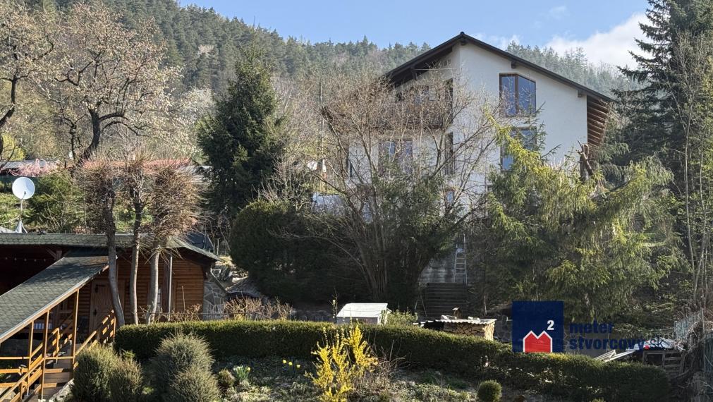 Veľká 7-izb. chata s možnosťou bývania | Považský Chlmec | 441 m2