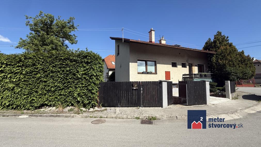 PRIPRAVUJEME: RD s dvomi byt. jednotkami | 400 m2 | čiast. rek. | Varín