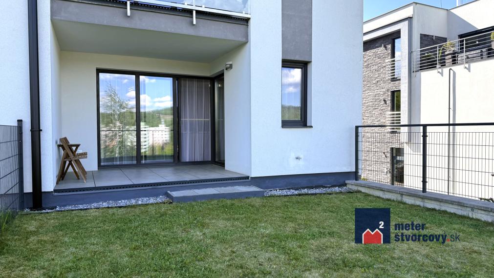 NOVOSTAVBA: Priestranný zariadený 3i | terasa | záhradka | garáž