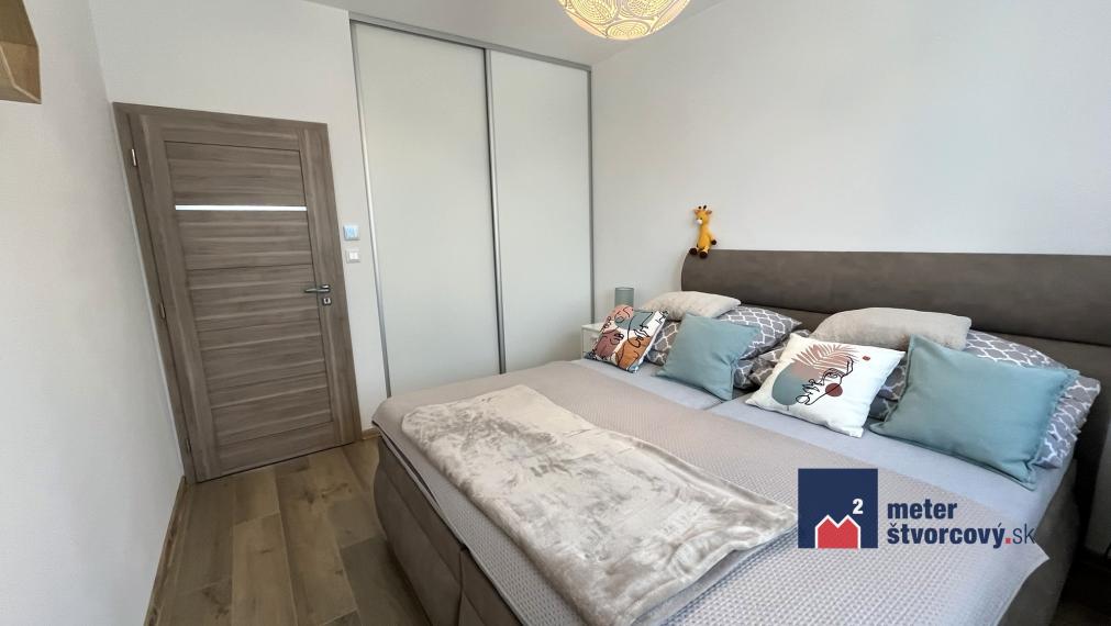 NOVOSTAVBA: Priestranný zariadený 3i | terasa | záhradka | garáž