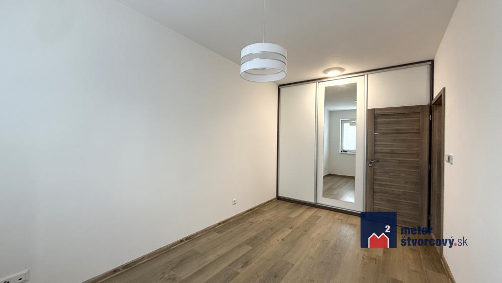 NOVOSTAVBA: Priestranný zariadený 3i | terasa | záhradka | garáž