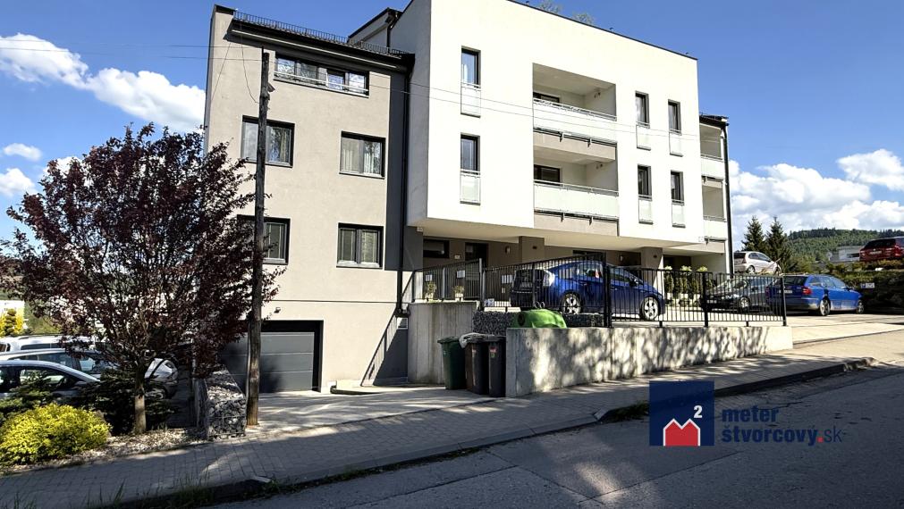 NOVOSTAVBA: Priestranný zariadený 3i | terasa | záhradka | garáž