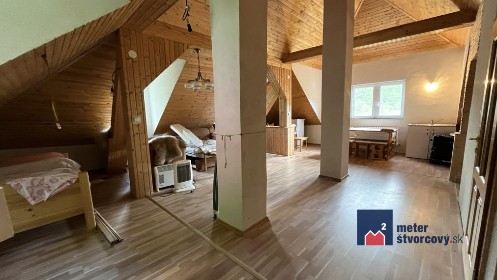 Predaj: Rodinný dom s pozemkom 3.429 m2 - Veľké Rovné
