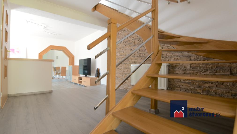 NOVINKA: Rodinný dom na bývanie aj podnikanie | 752 m2 | Rosina
