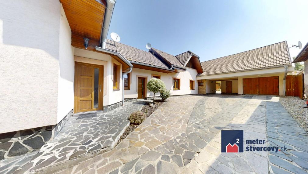 NOVINKA: Zmodernizovaný RD na bývanie aj podnikanie | 752 m2 | Rosina