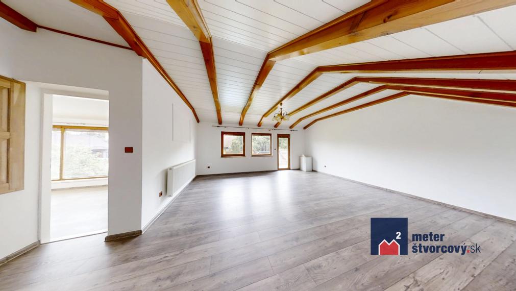 NOVINKA: Zmodernizovaný RD na bývanie aj podnikanie | 752 m2 | Rosina