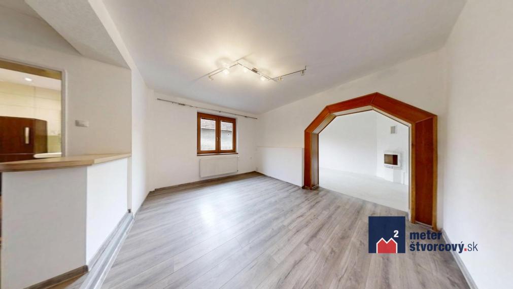 NOVINKA: Zmodernizovaný RD na bývanie aj podnikanie | 752 m2 | Rosina
